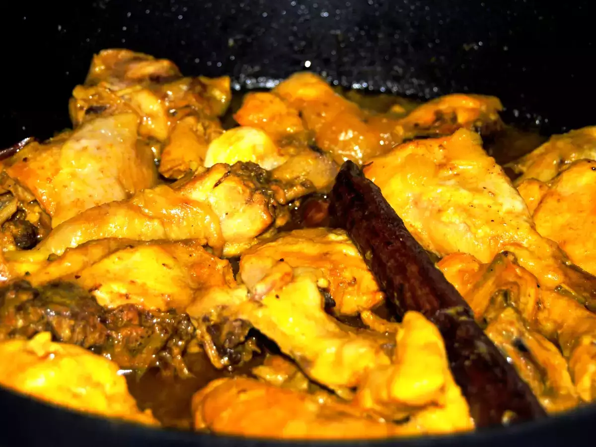 Tajín De Pollo Con Orejones de Albaricoque y Piñones - foto 2