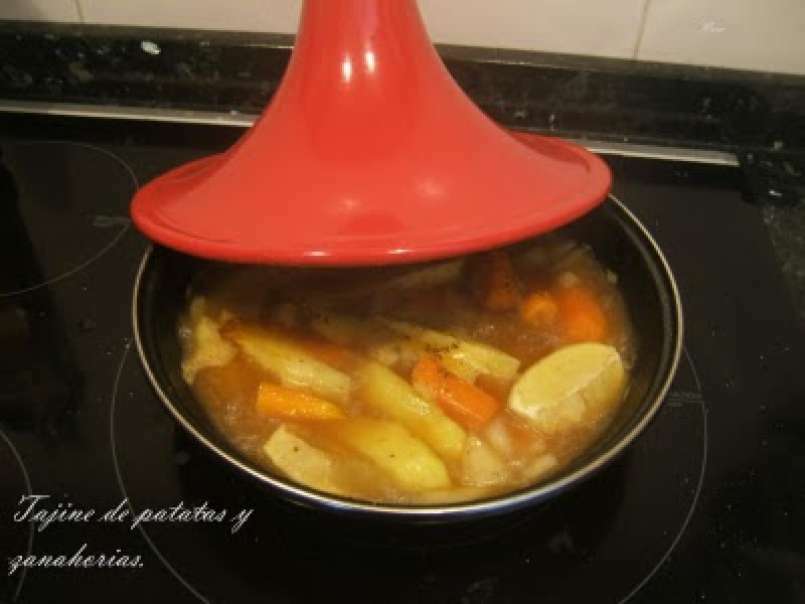 Tajine de patatas y zanahorias con filetes rusos., foto 2