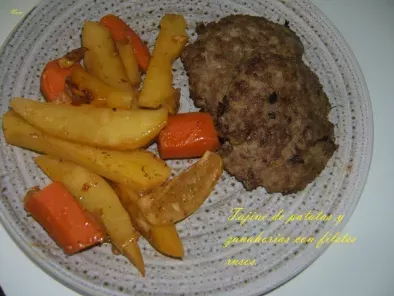 Tajine de patatas y zanahorias con filetes rusos.