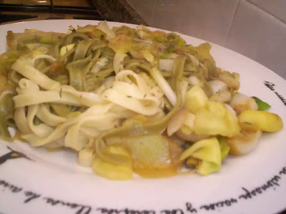 TALLARINES CON CALABACIN Y AJOS TIERNOS.