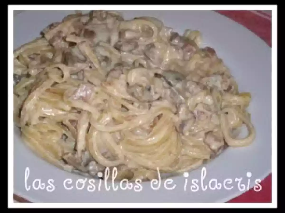 Tallarines con champiñones.