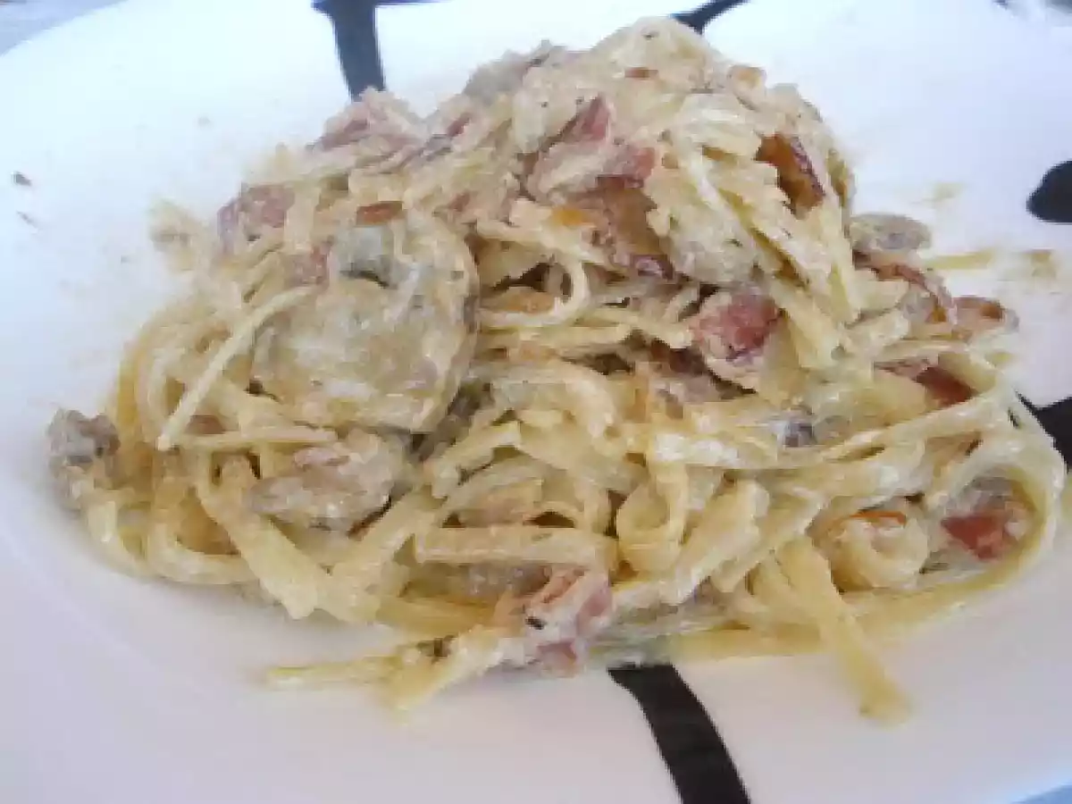 Tallarines con champiñones y bacon