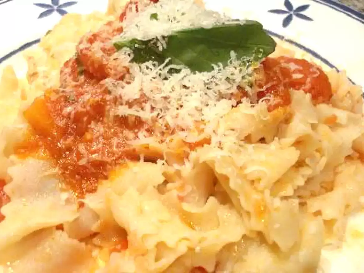 Tallarines con huevo en salsa de carne - Tagliatelle all'uovo con salsa di braciola (