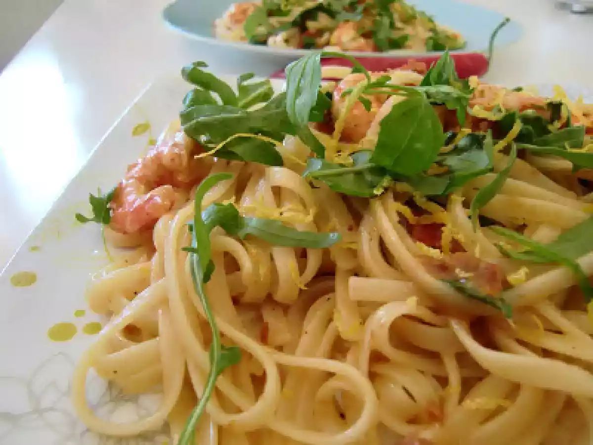 Tallarines con rúcula y gambas
