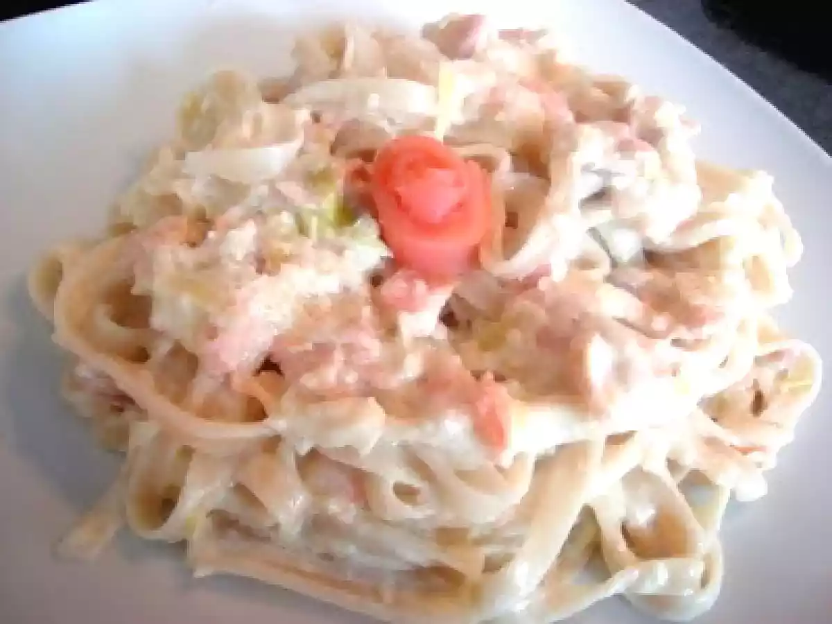 TALLARINES CON SALMON AHUMADO Y PUERRO (thermomix)