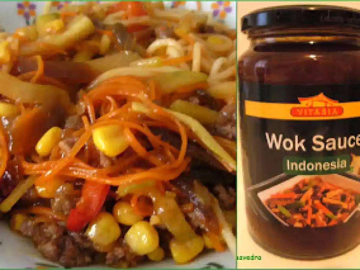 Tallarines con salsa wok