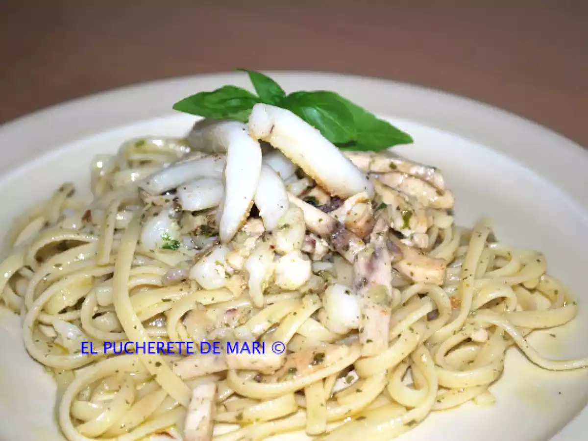 Tallarines con sepia y emperador