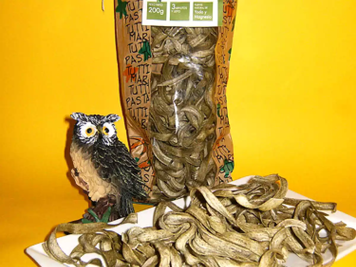 Tallarines de alga wakame con almejas