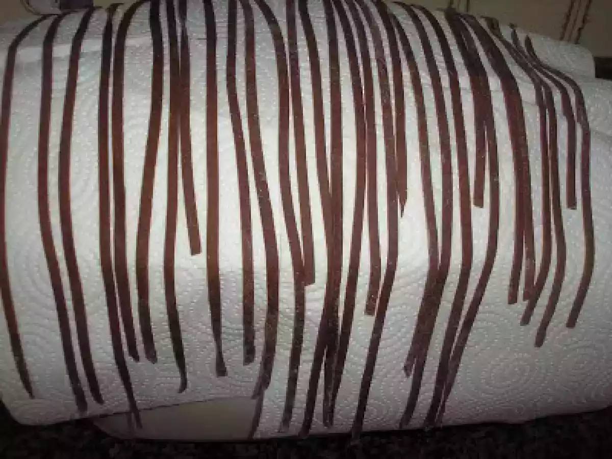 TALLARINES DE CHOCOLATE CON SALSA DE FRUTOS ROJOS Y RALLADURA DE CHOCOLATE BLANCO. - foto 4