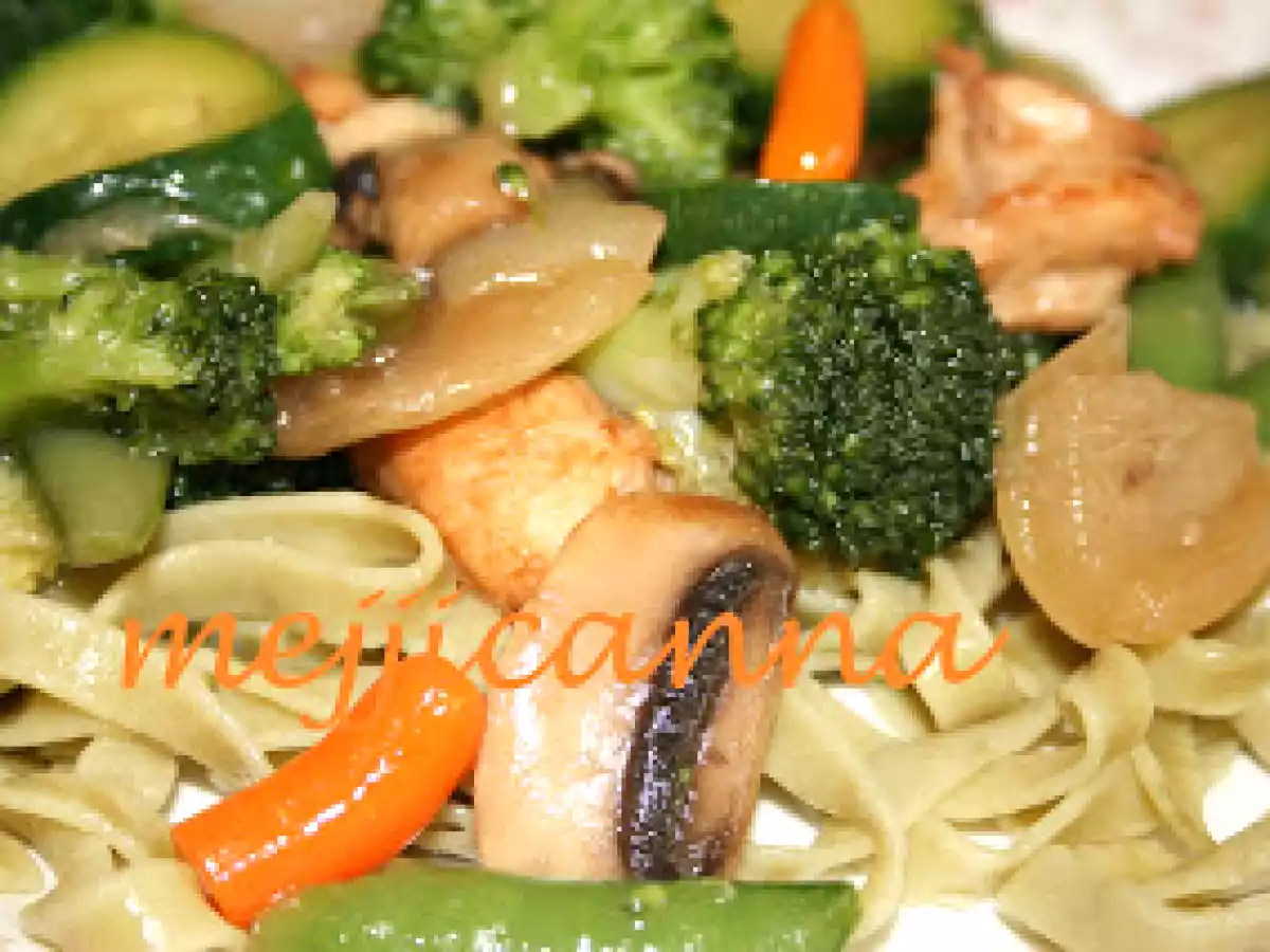 Tallarines de espinacas estilo oriental