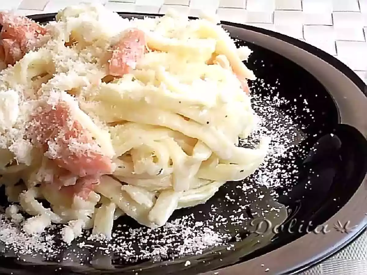 Tallarines de pasta fresca con salmón