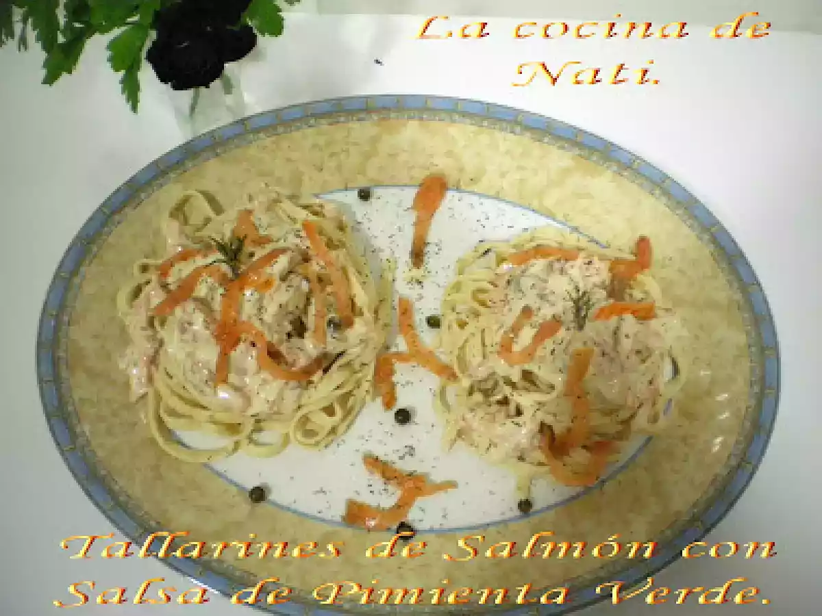 TALLARINES DE SALMÓN CON SALSA A LA PIMIENTA VERDE.