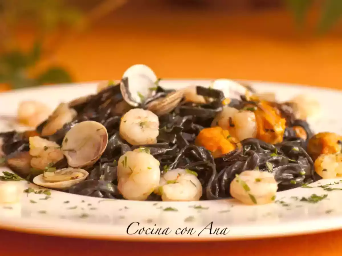 Tallarines de sepia con gambas