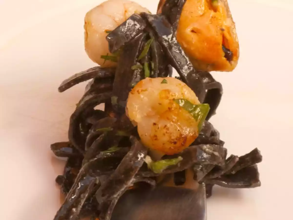 Tallarines de sepia con gambas - foto 2