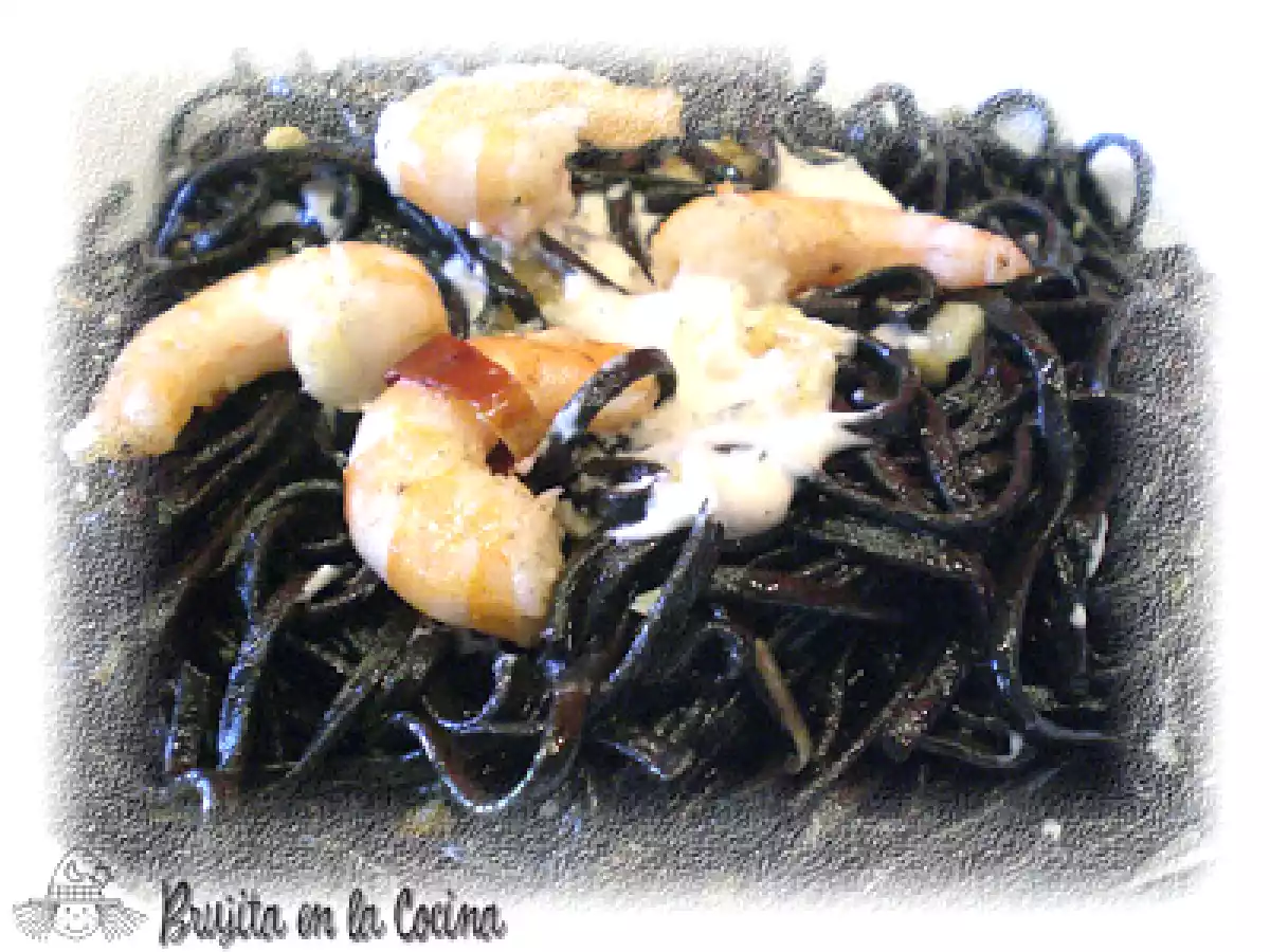 Tallarines de sepia con langostinos - foto 3