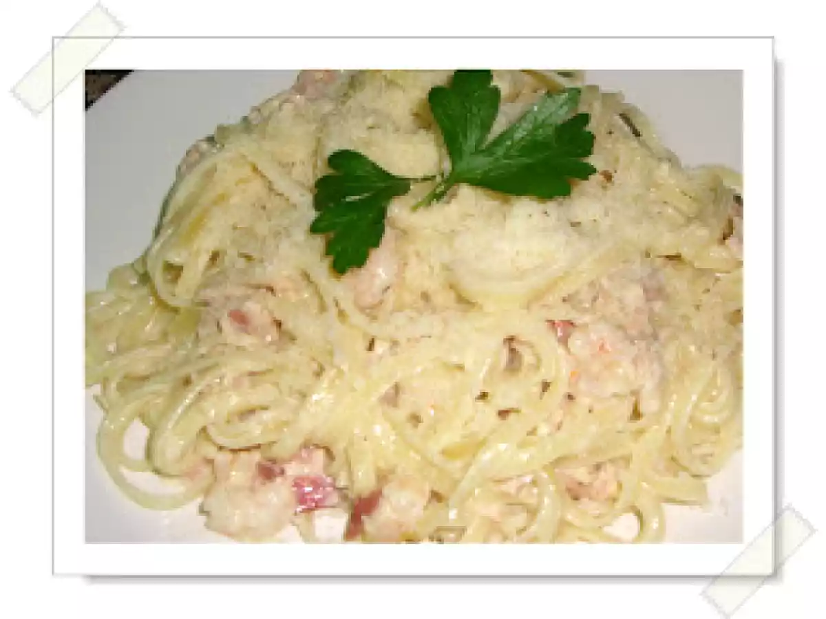 Tallarines En Salsa De Atún y Gambitas