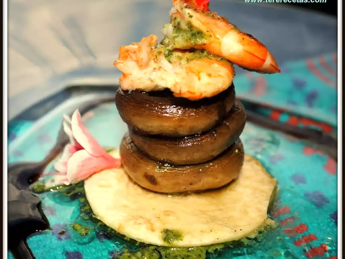 Tapa de champiñones, gambas y pesto.