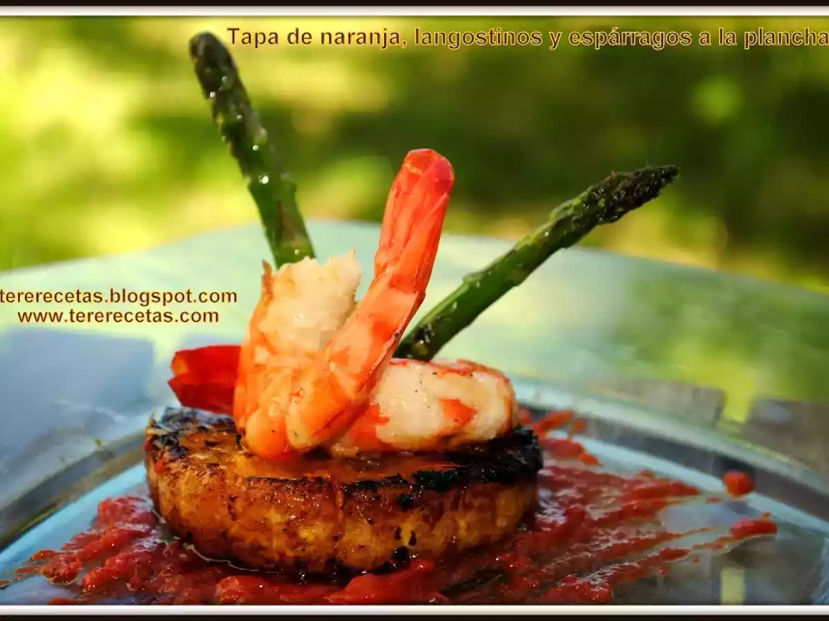 Tapa de langostinos, naranja y espárragos