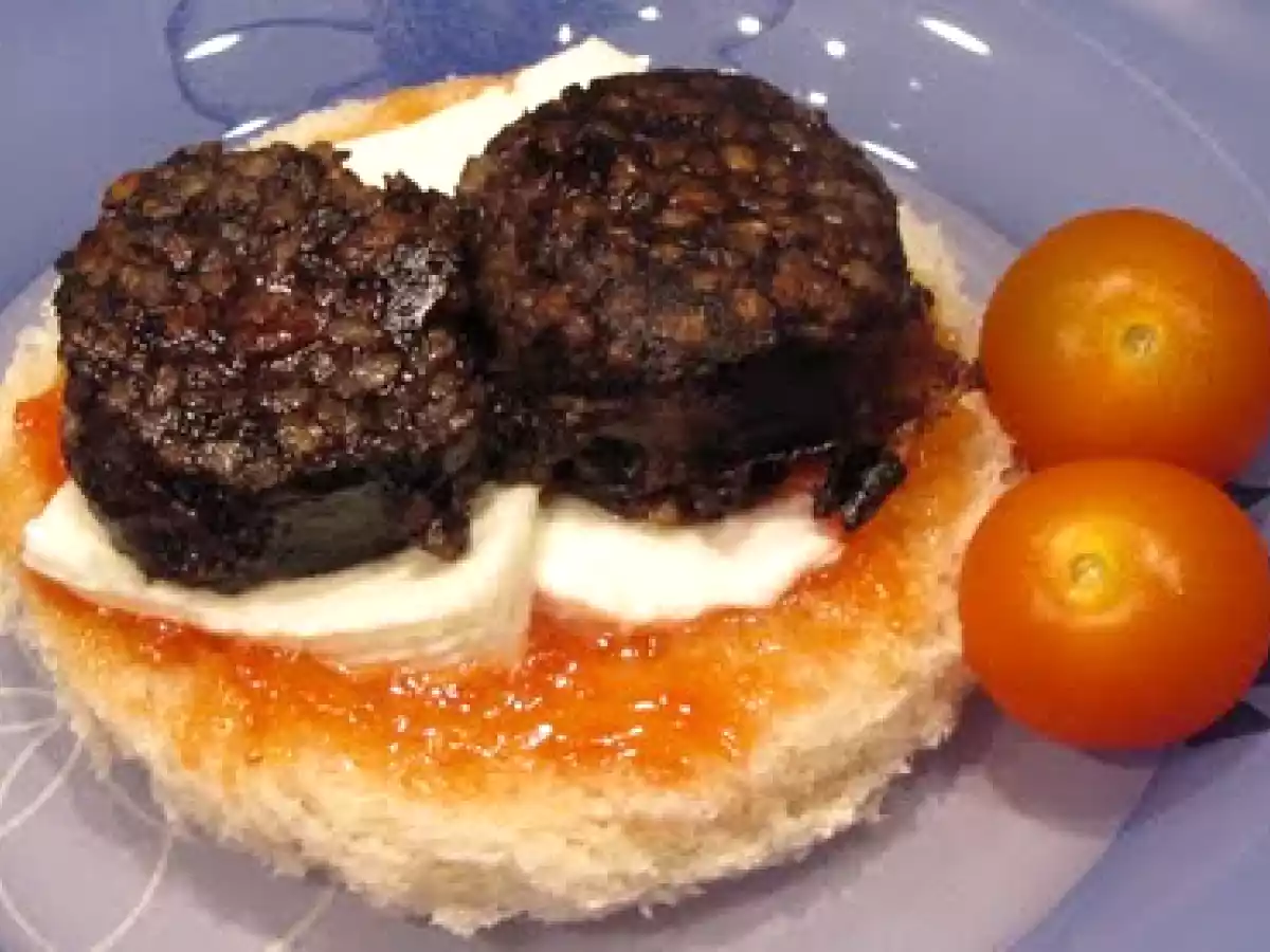 Tapas al estilo Niu: Morcilla de Arroz con Quesito Fresco y Mermelada de Tomate - foto 2
