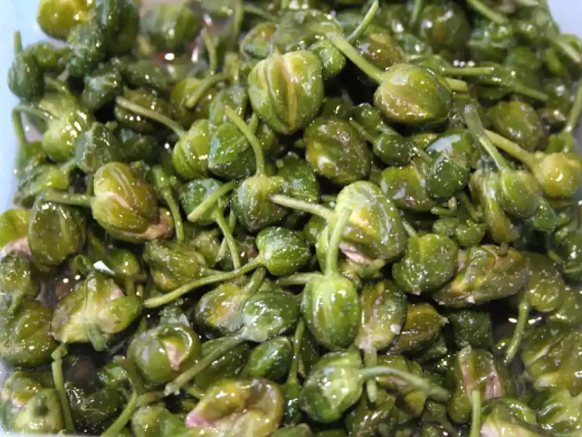 Taperes i taperots (alcaparras) (como las prepara la prima merche de burjassot)