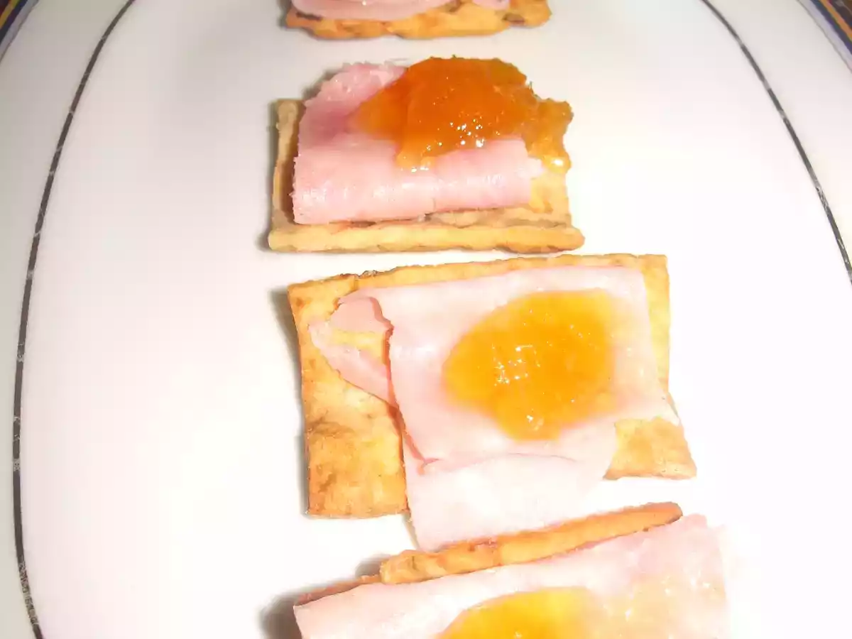 Tapita de Jamón de York con mermelada de Piña