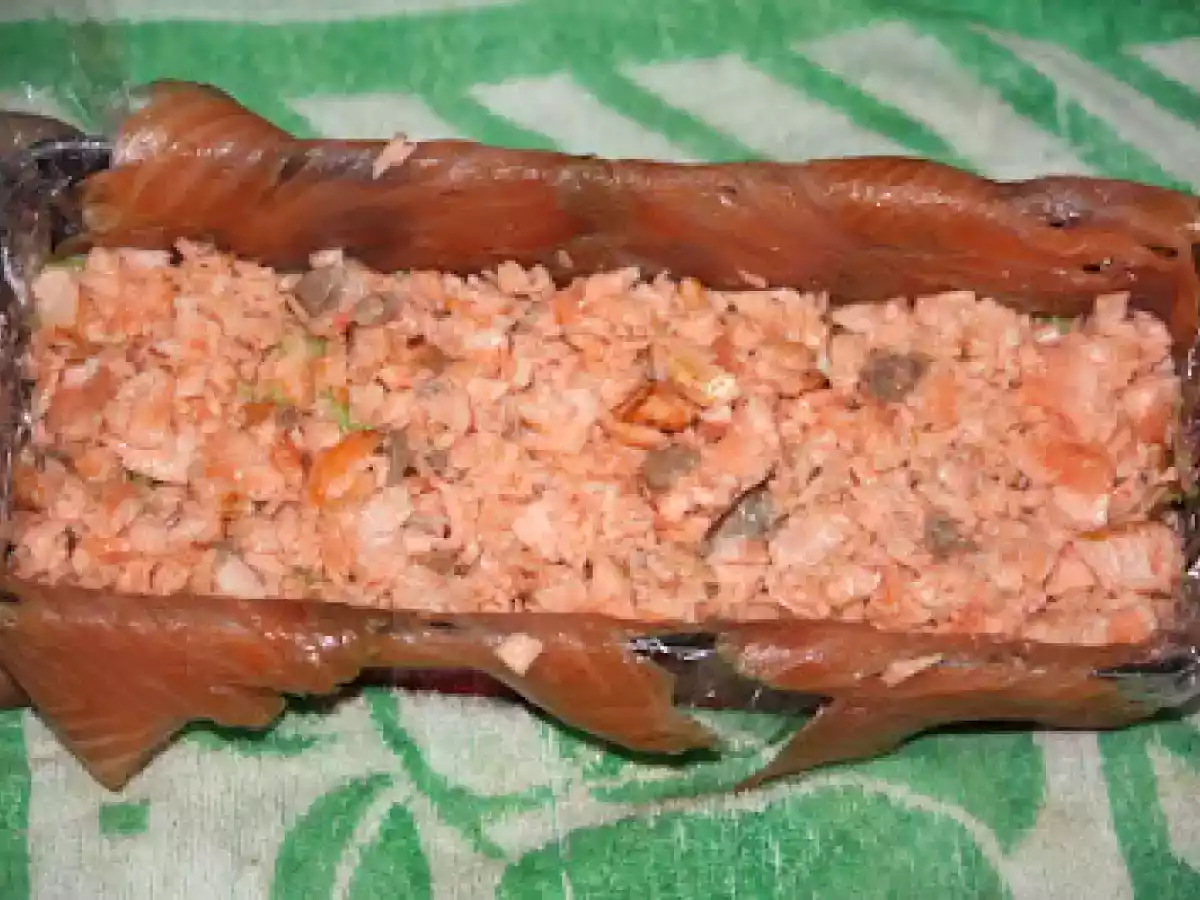 Tarrina de salmón, con aguacate y salmón