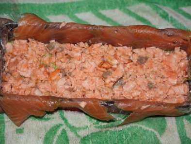 Tarrina de salmón, con aguacate y salmón