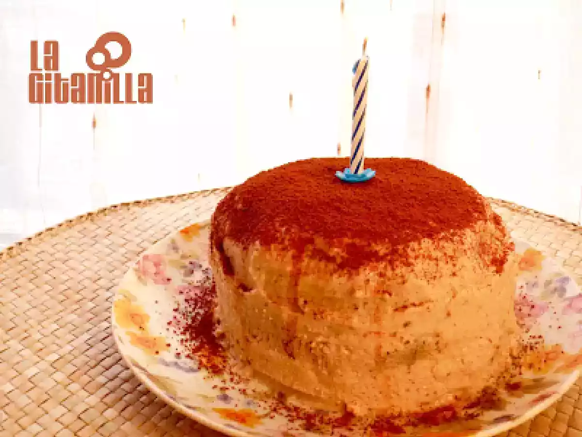 Tarta brownie con relleno de crema de tiramisú