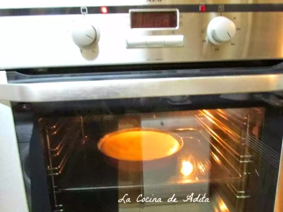 Tarta capuchina decorada con merengue italiano y almendras - foto 5