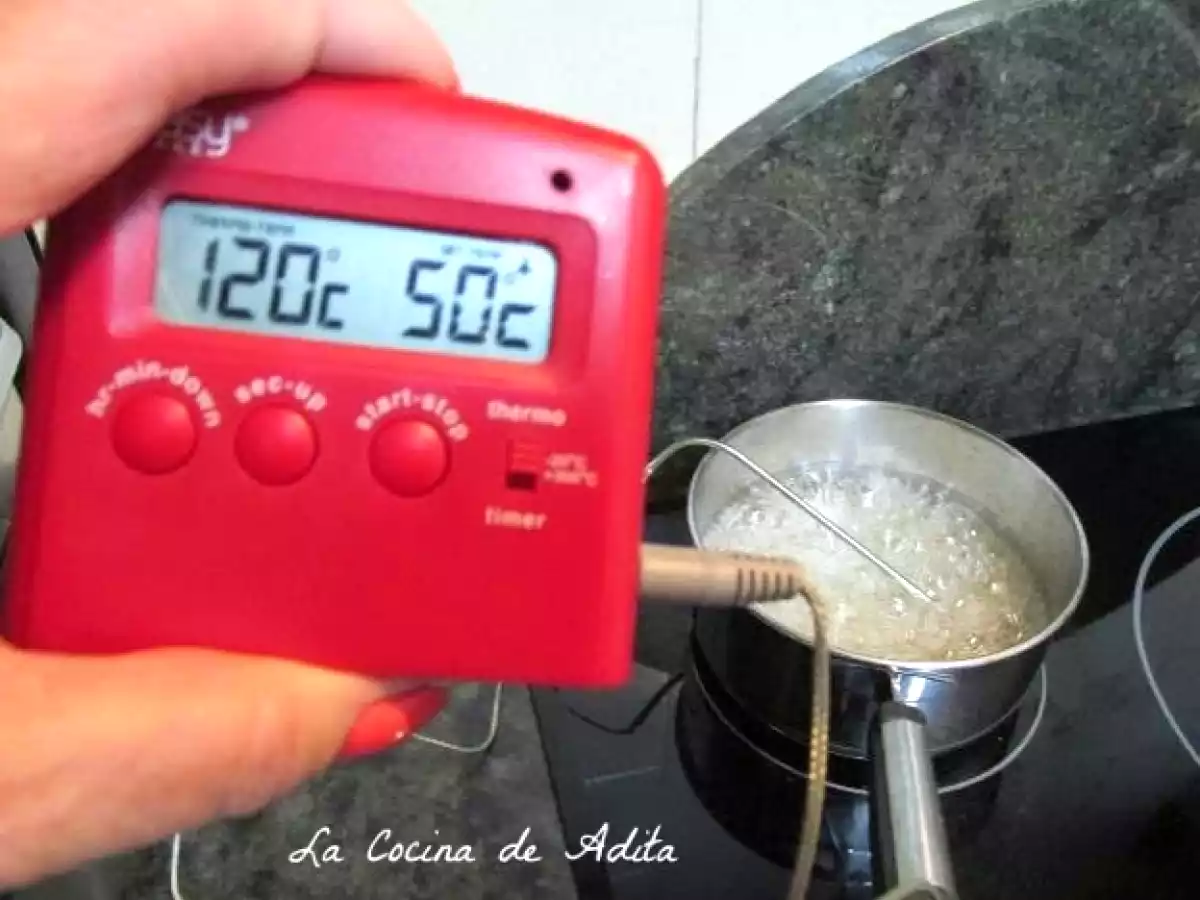 Tarta capuchina decorada con merengue italiano y almendras - foto 9