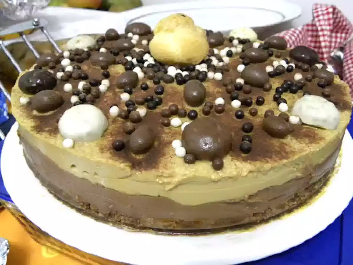 TARTA CHOCO-CAPUCCINO CON PROFITEROLES