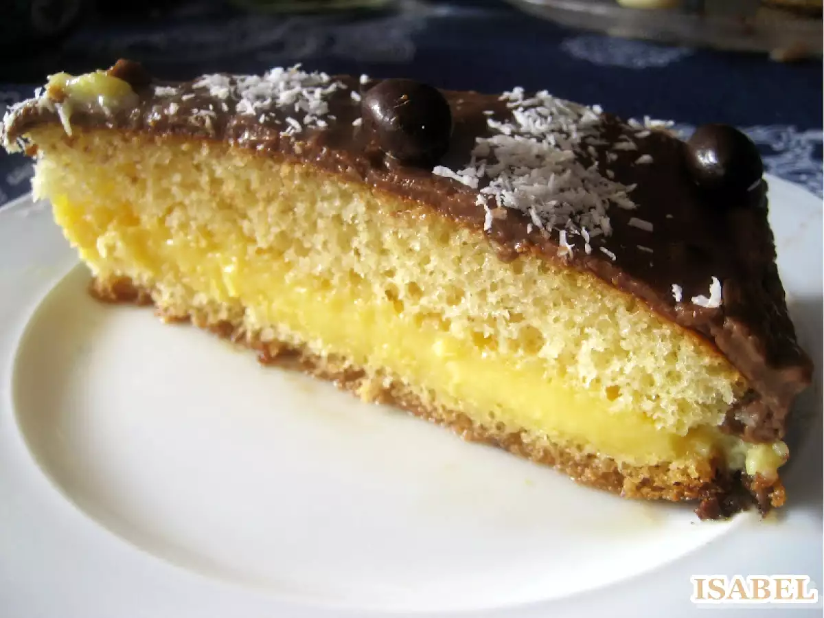 Tarta con cobertura de chocolate y cafe