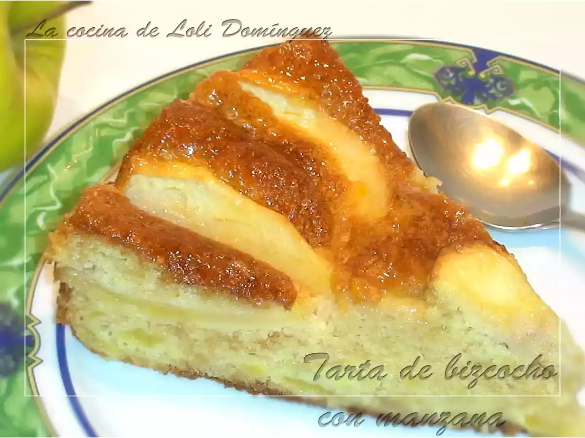Tarta de bizcocho con manzana