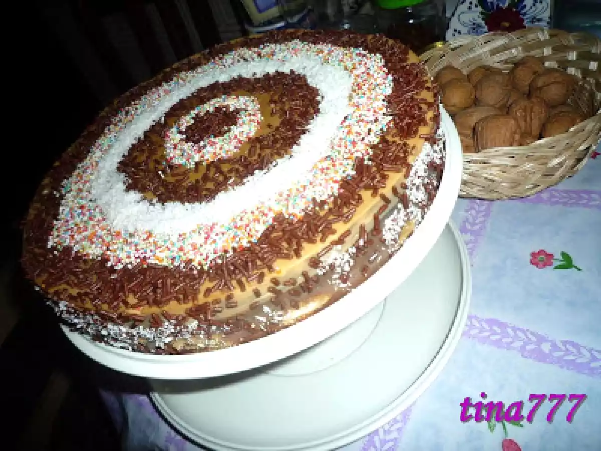 Tarta de carajillo y profiteroles - foto 2