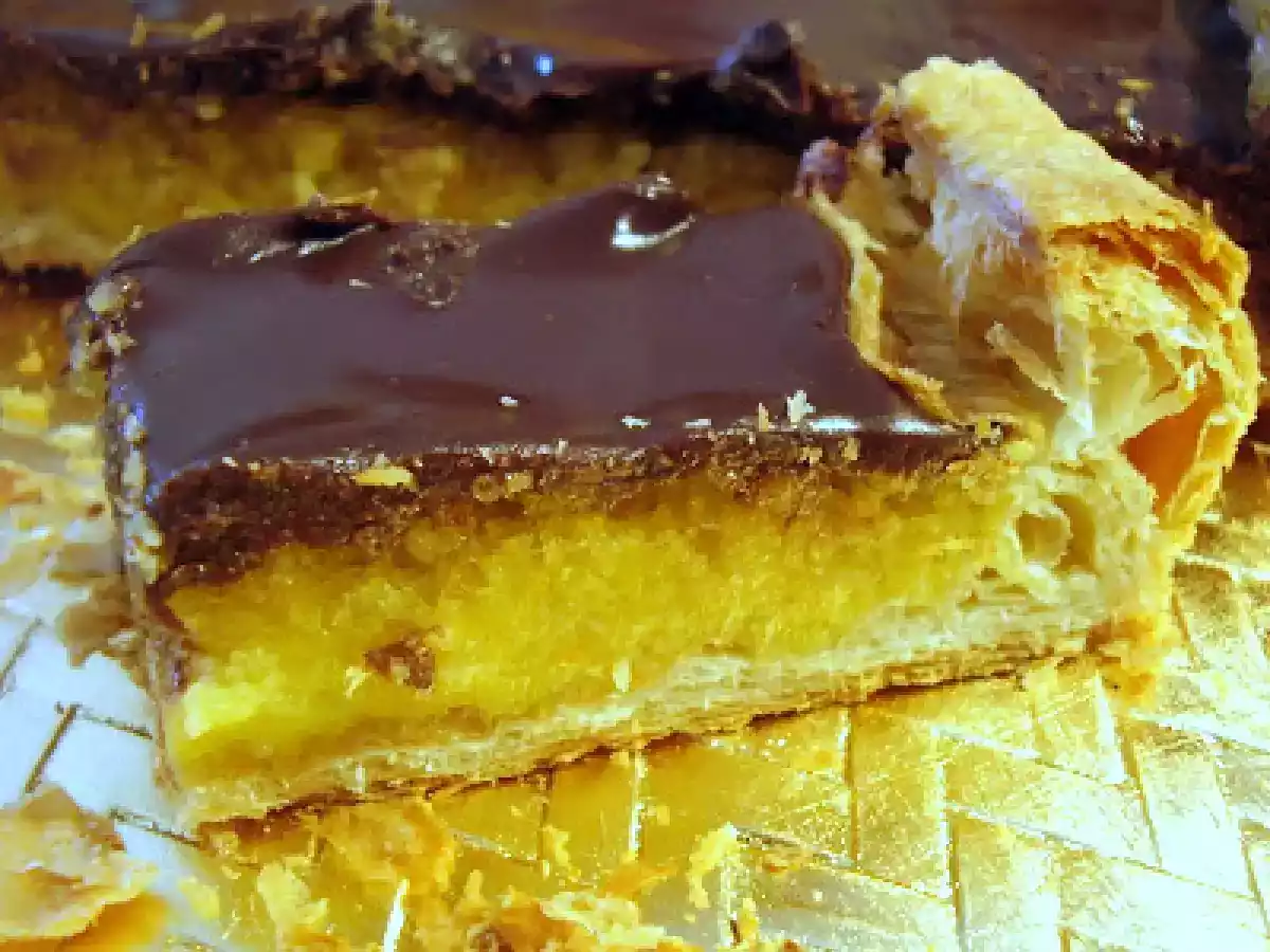 Tarta de choco almendras y hojaldre