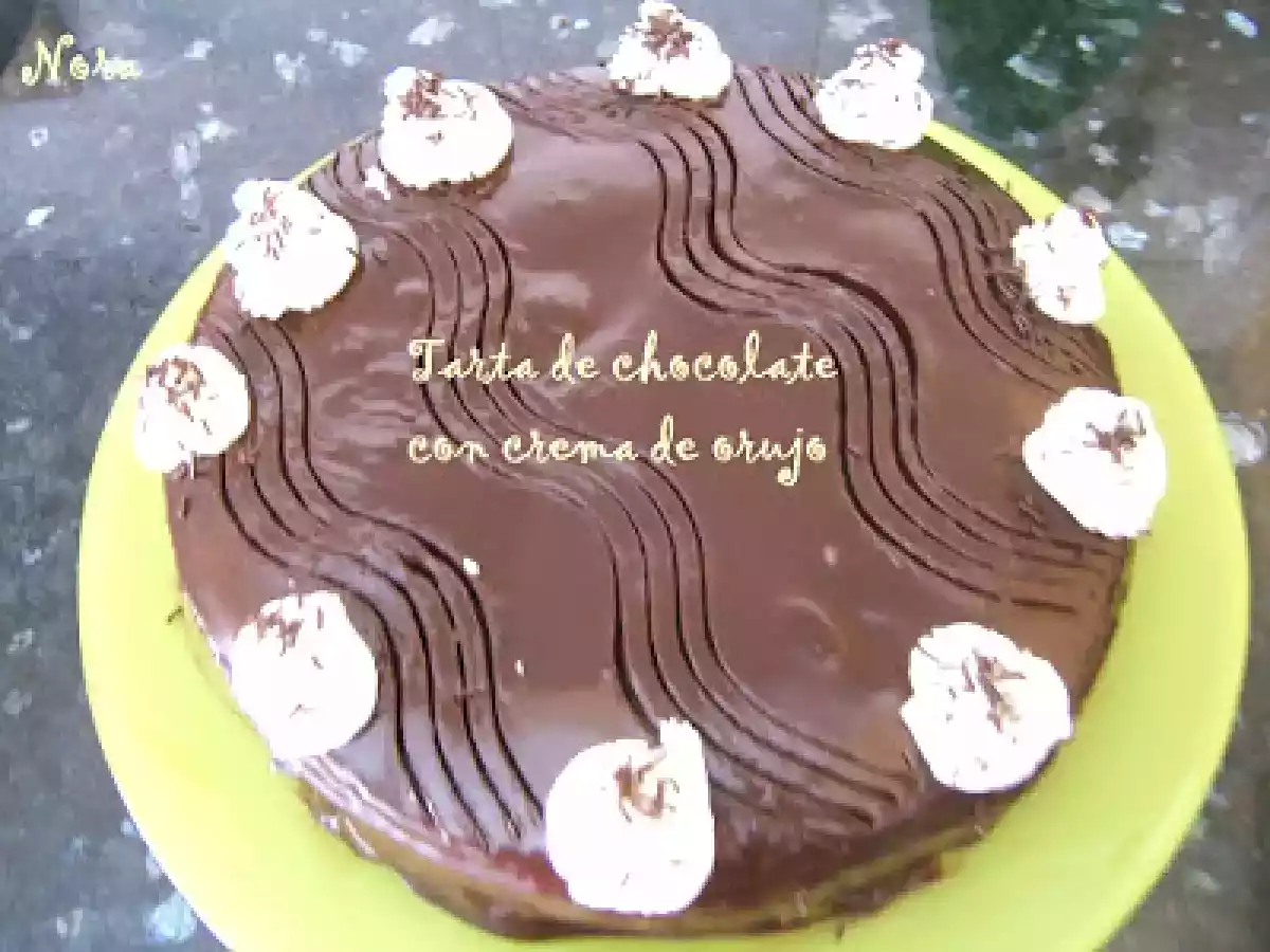 Tarta de chocolate con crema de orujo.