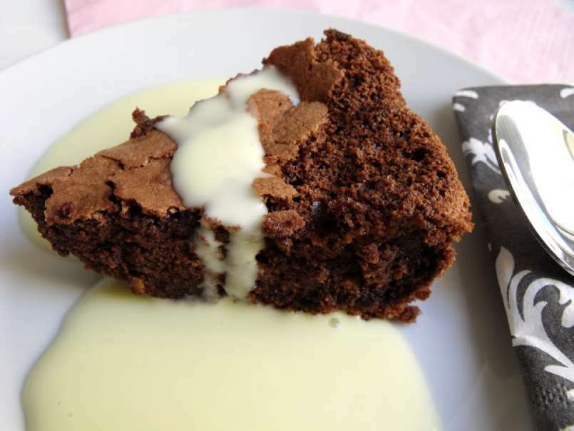 Tarta de chocolate con crema inglesa, foto 1