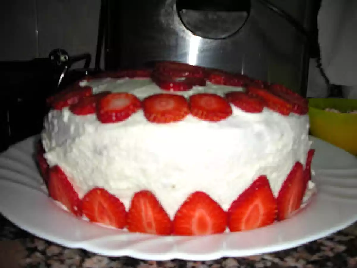 Tarta de chocolate con fresas y nata - foto 2