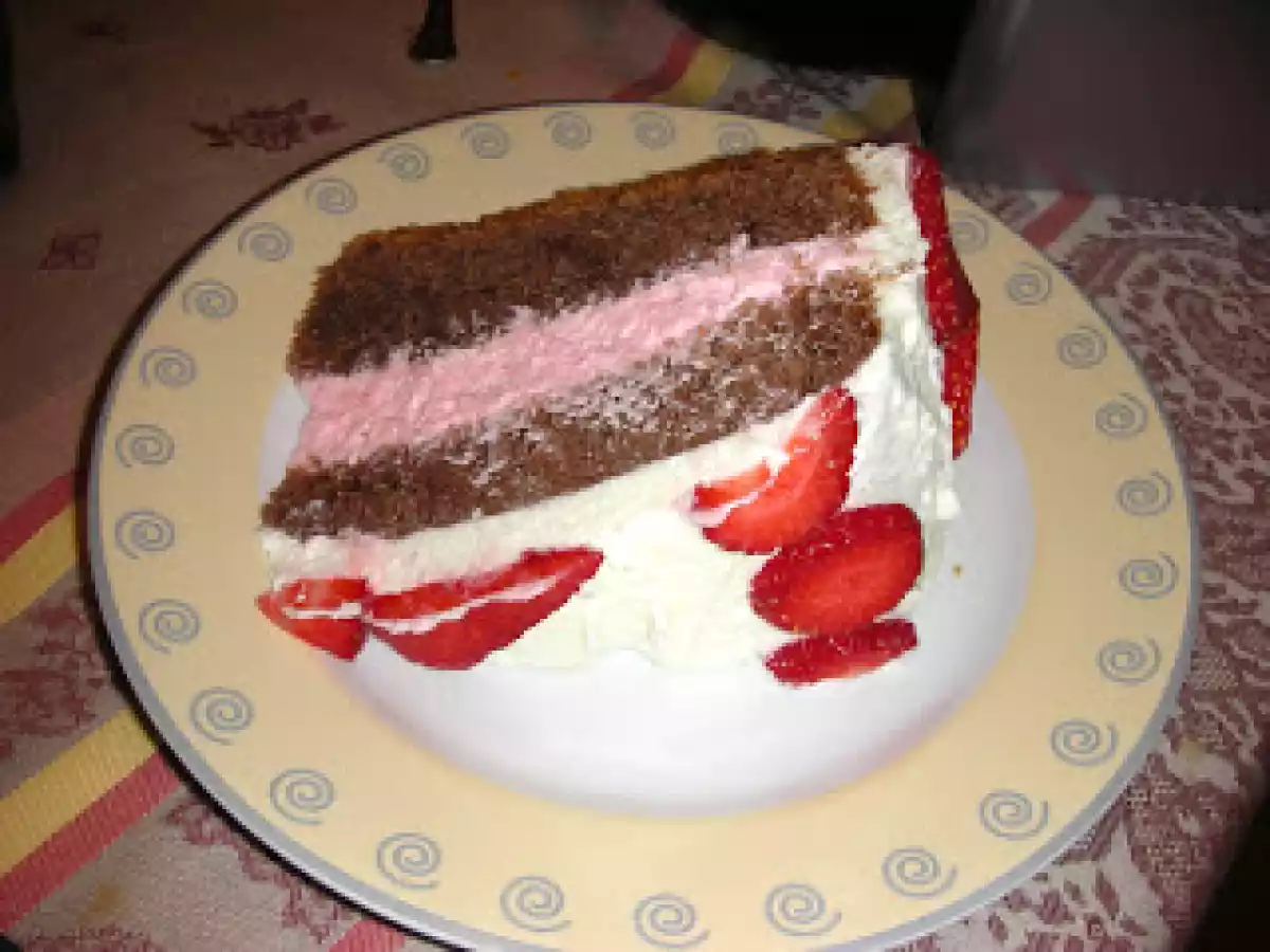 Tarta de chocolate con fresas y nata - foto 3