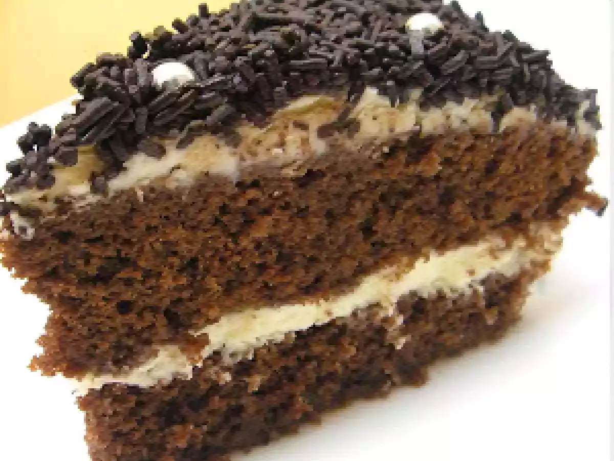 Tarta de chocolate rellena de crema de queso