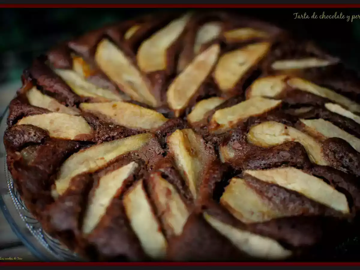 Tarta de chocolate y pera sencilla