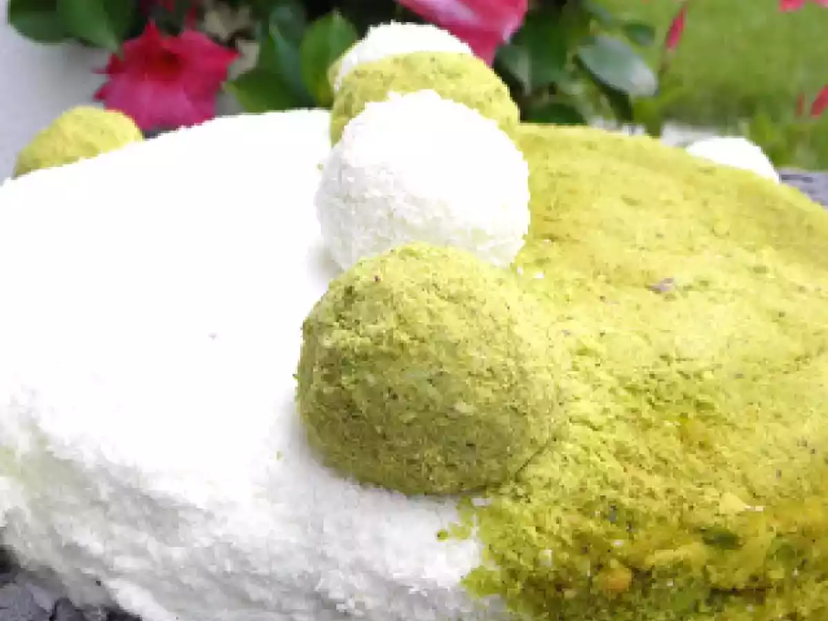 Tarta de coco y pistacho rellena de chocolate