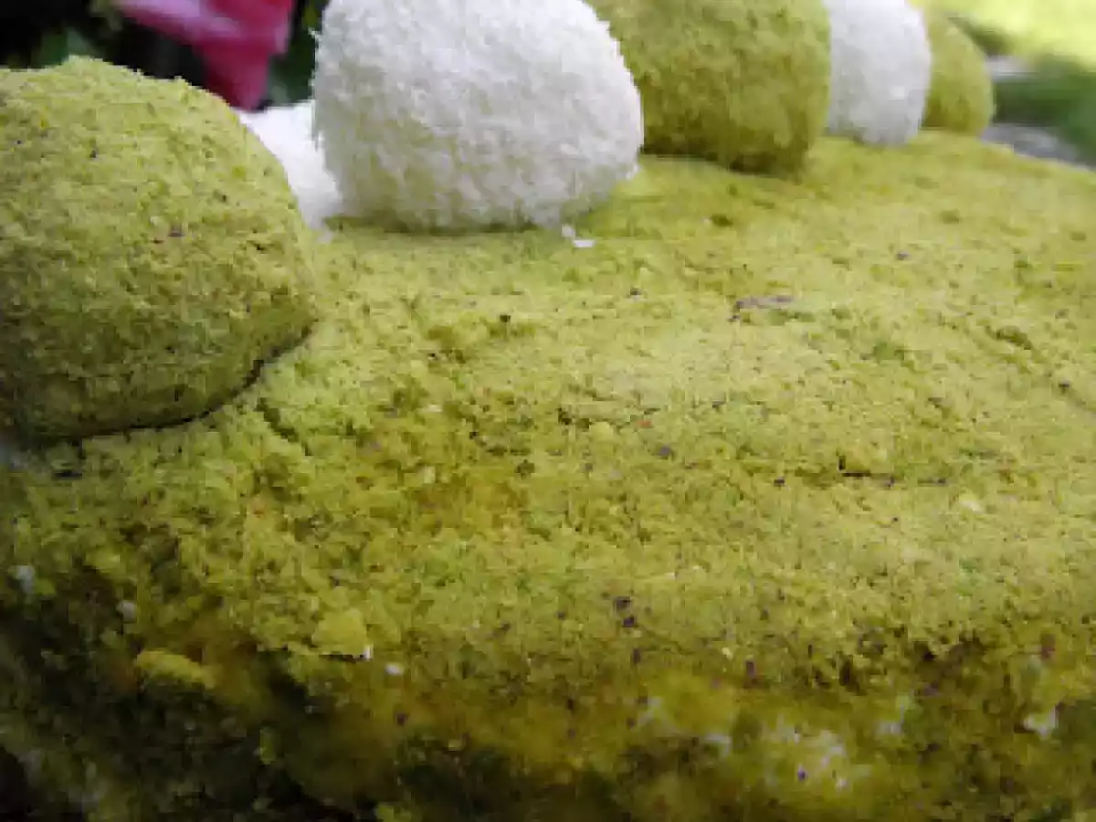 Tarta de coco y pistacho rellena de chocolate - foto 2