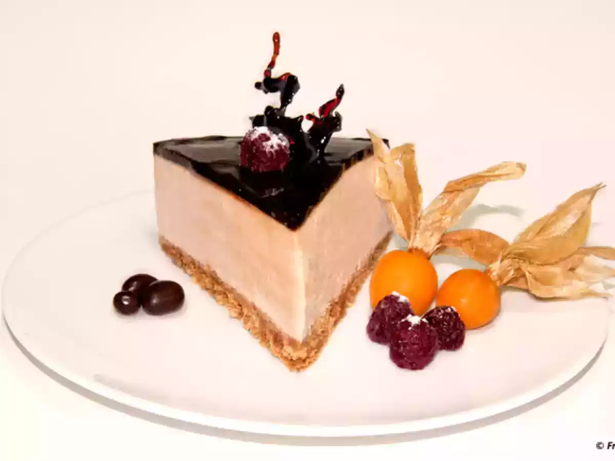 Tarta de crema de orujo y cesto de caramelo de frutas - foto 3