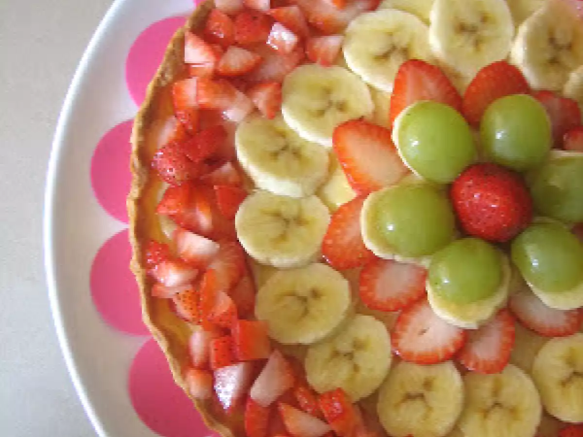 Tarta de crema pastelera y fruta