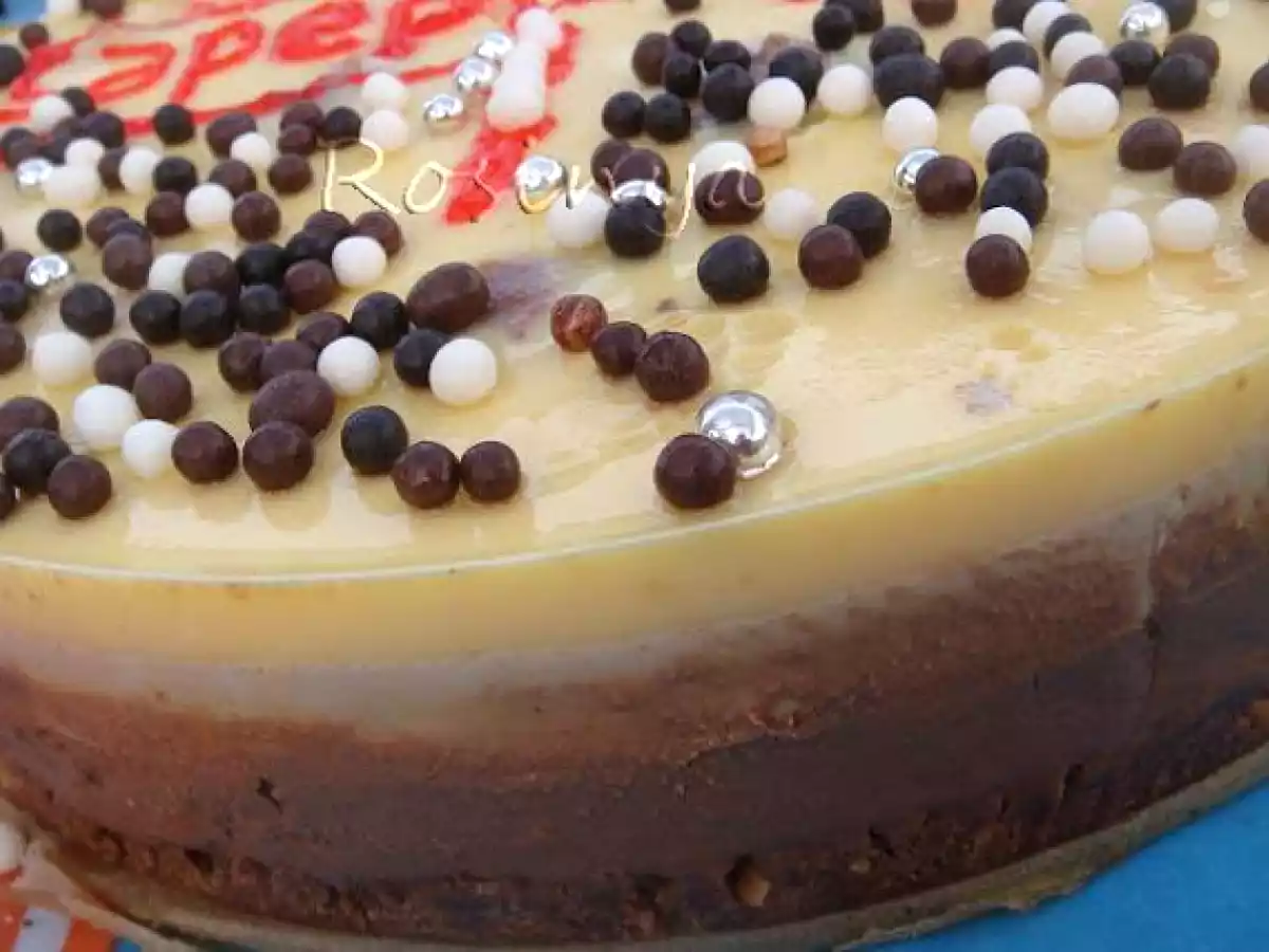 TARTA DE CUMPLEAÑOS CON PROFITEROLES - foto 2