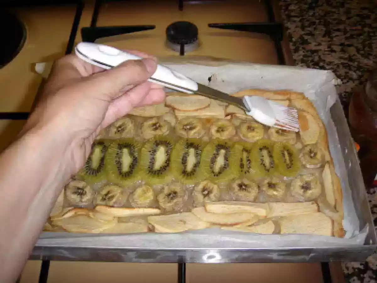 TARTA DE CUMPLEAÑOS DE HOJALDRE CON FRUTA. - foto 2