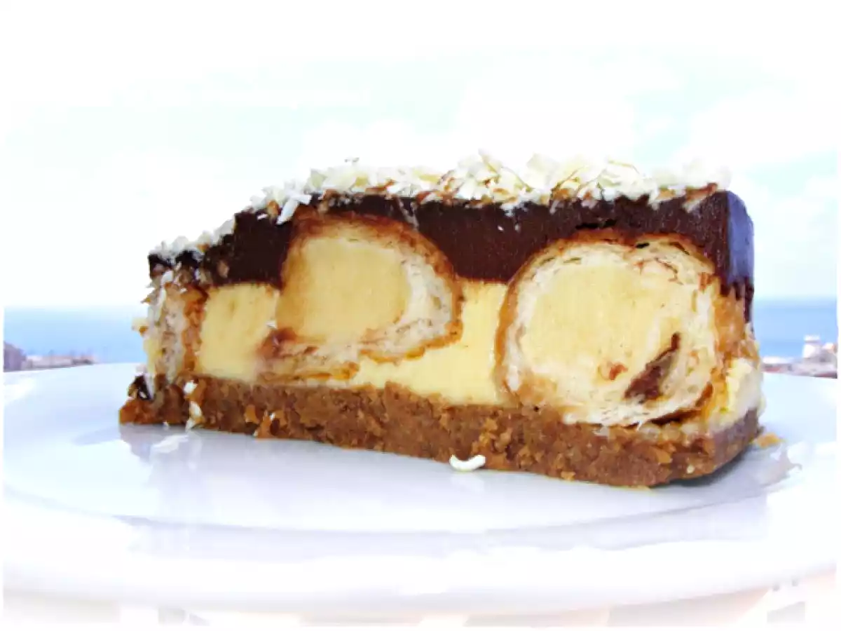 Tarta de dos chocolates rellena de susús de crema