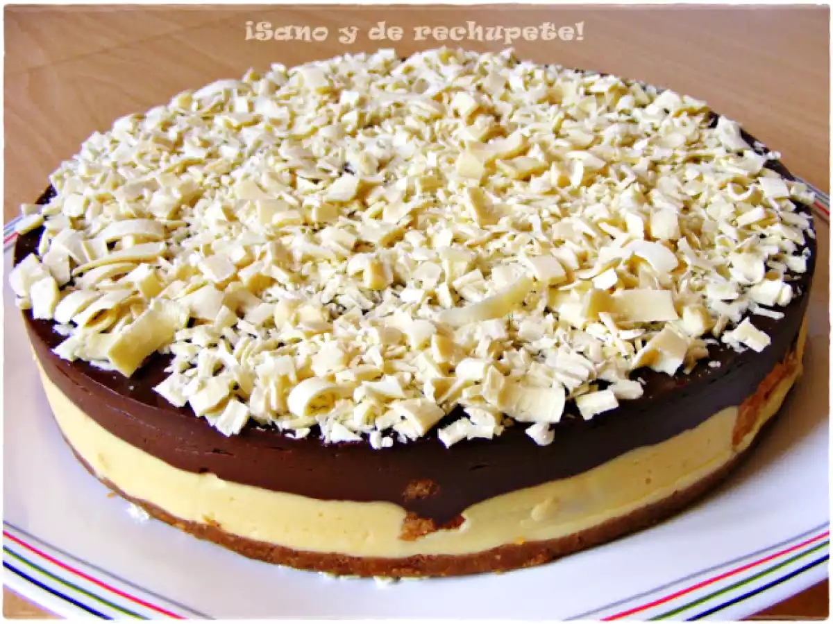 Tarta de dos chocolates rellena de susús de crema - foto 3