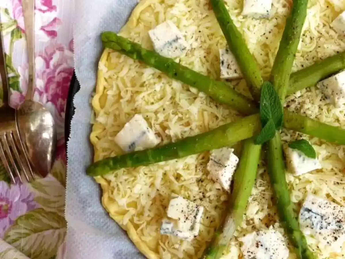 Tarta de espárragos y remolachas asadas